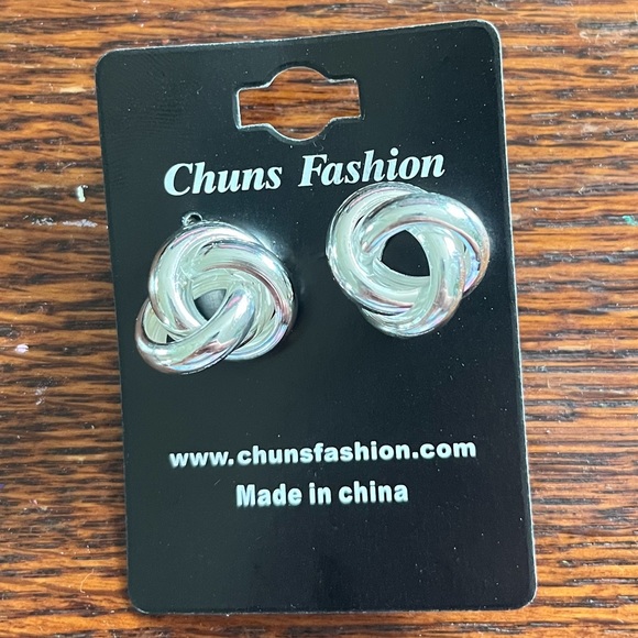 chuns fashion Jewelry - 🌹 3 for $20 New🎉 stud earrings